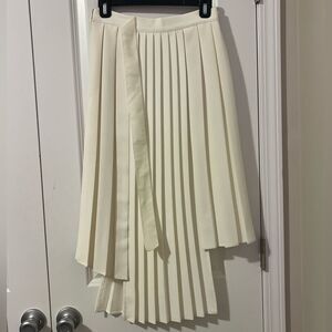 Off- White Pleated Skirt Size:J00